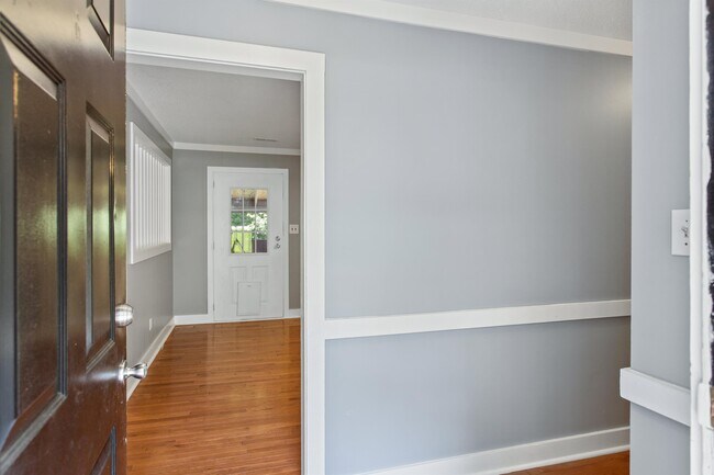 Building Photo - 417 Foxhall Dr