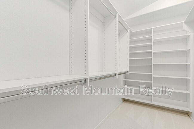 Building Photo - 1149 N Cholla St