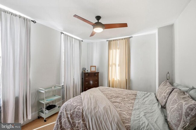 Building Photo - 346 E Union St