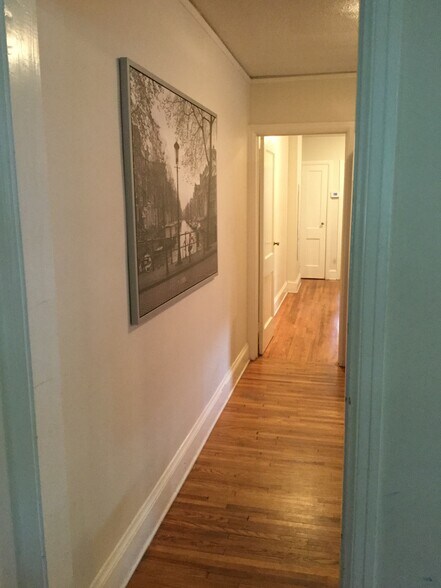 Building Photo - 2124 Chesterfield Ave