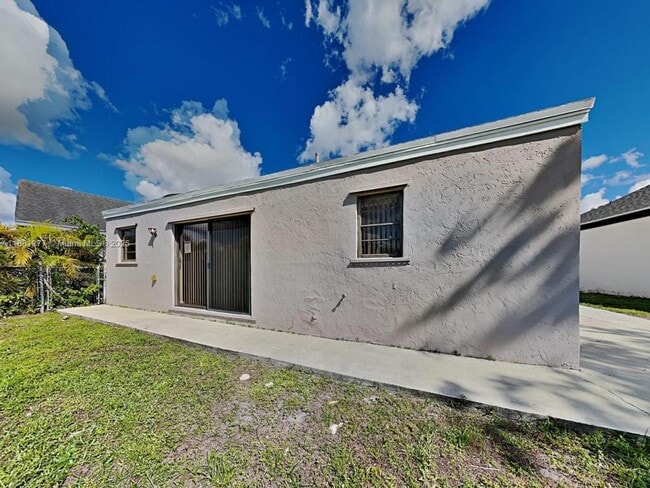 Building Photo - 18922 NW 80th Ct