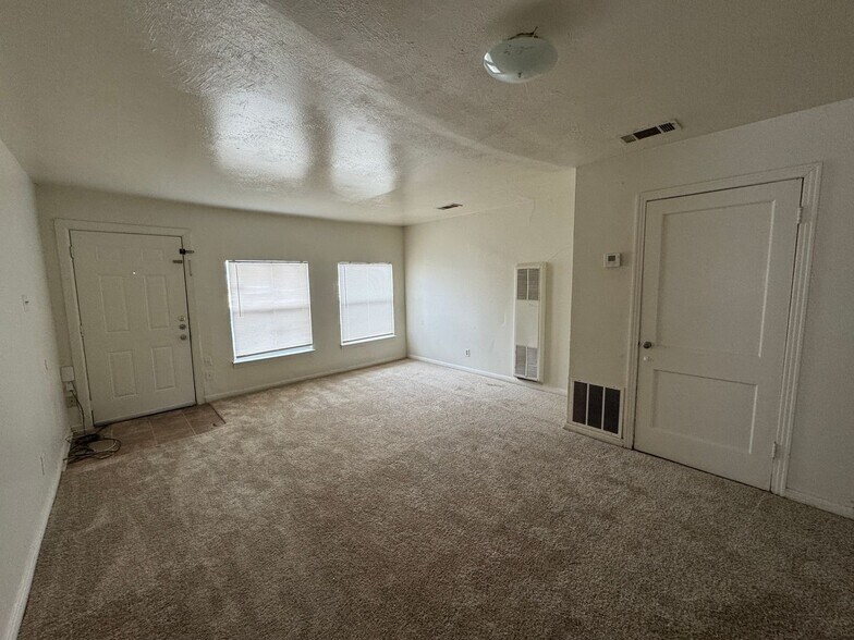 Building Photo - 1708-1708 Stewart St