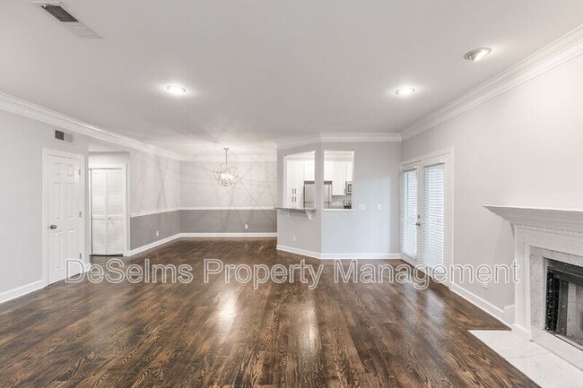 Building Photo - 210 Ashlawn Ct
