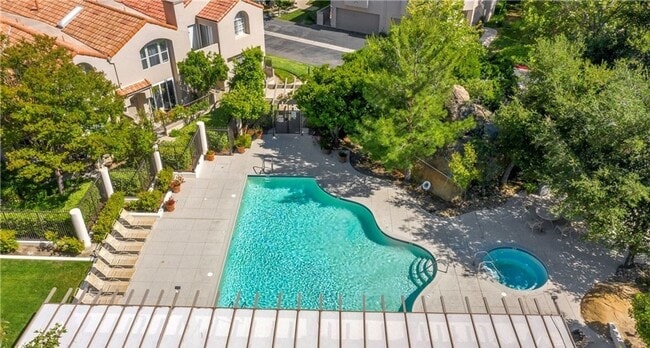 Building Photo - COMPLETELY REMODELED 3 Beds+2.5 Baths 2-st...