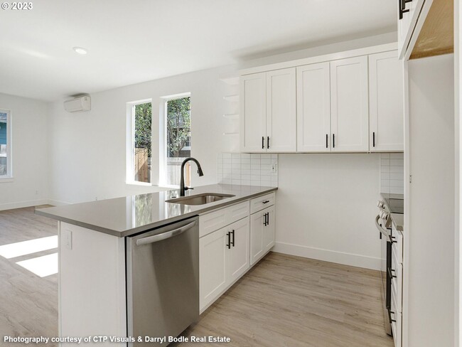 Building Photo - Fantastic Newly Built Condo in Woodstock w...