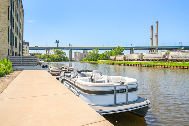 Pontoon Boat for Residents - River Place Lofts