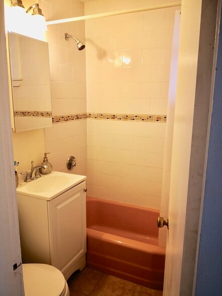 Building Photo - 11 Gorham St