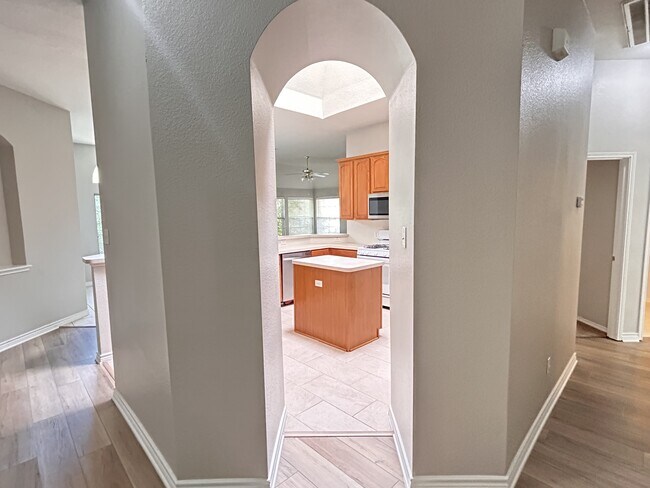 Building Photo - 6104 Oldham Dr
