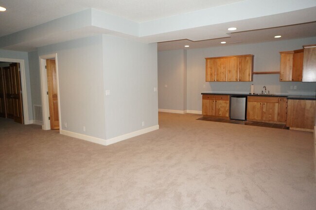 Building Photo - Spectacular NW Portland 4 bedroom with gue...