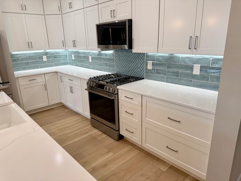 Building Photo - 906 Main St