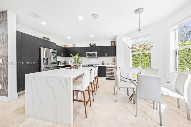 Building Photo - 6933 NW 104th Ct