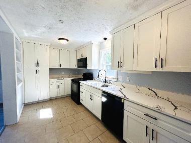 Building Photo - 1447 Beverly Dr