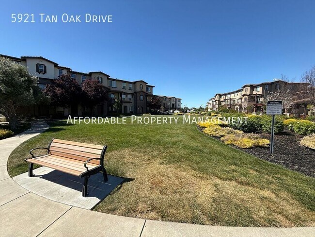 Building Photo - 5921 Tan Oak Dr