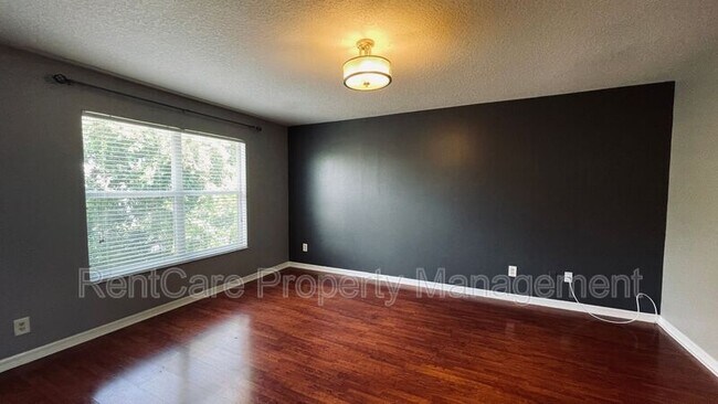 Building Photo - 842 Lancer Cir