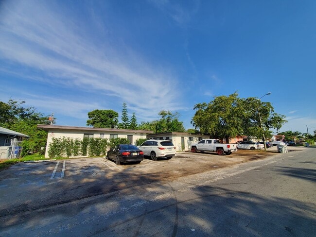Building Photo - 841 NW 5th Ave