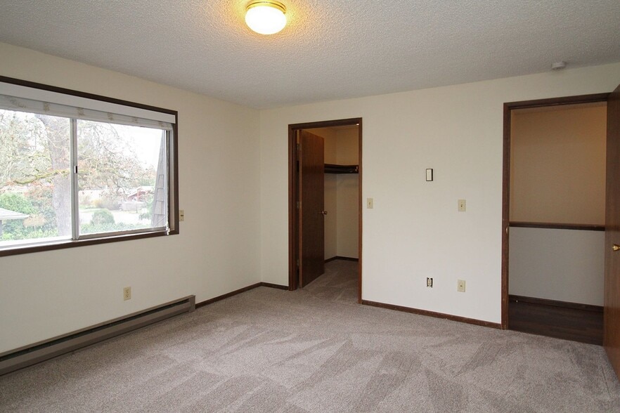 Building Photo - 14620 SE Woodland Way