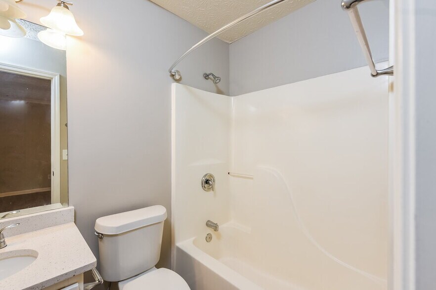 Building Photo - 110 Hunters Keep