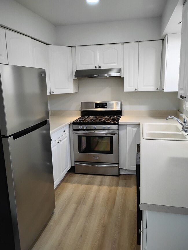 Building Photo - 5827 El Paso Cir