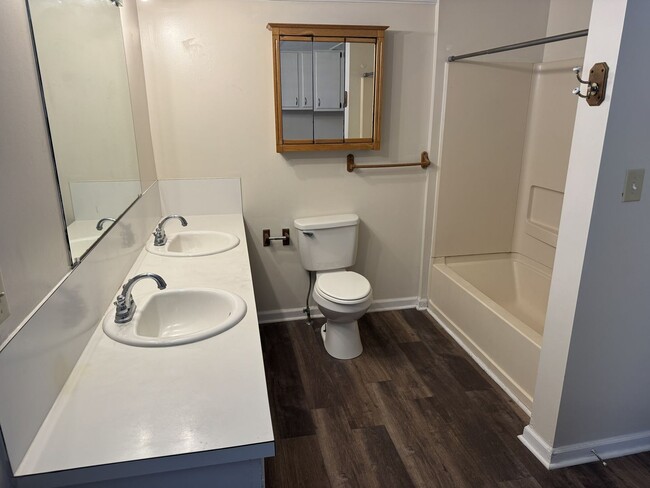 Building Photo - 104 Charles St