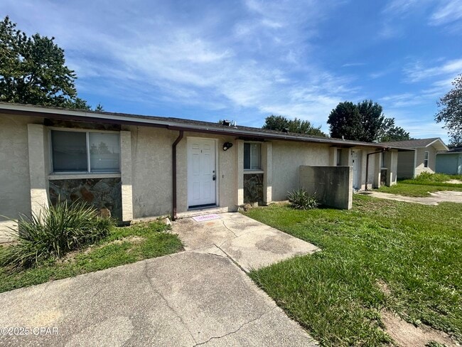 Primary Photo - 1028 Bradley Cir