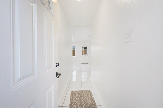 Building Photo - 1303 Gamma St