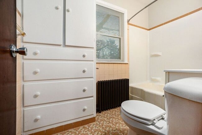 Building Photo - Newly Renovated 1br/1ba Apartment Available! PICTURES COMING SOON!