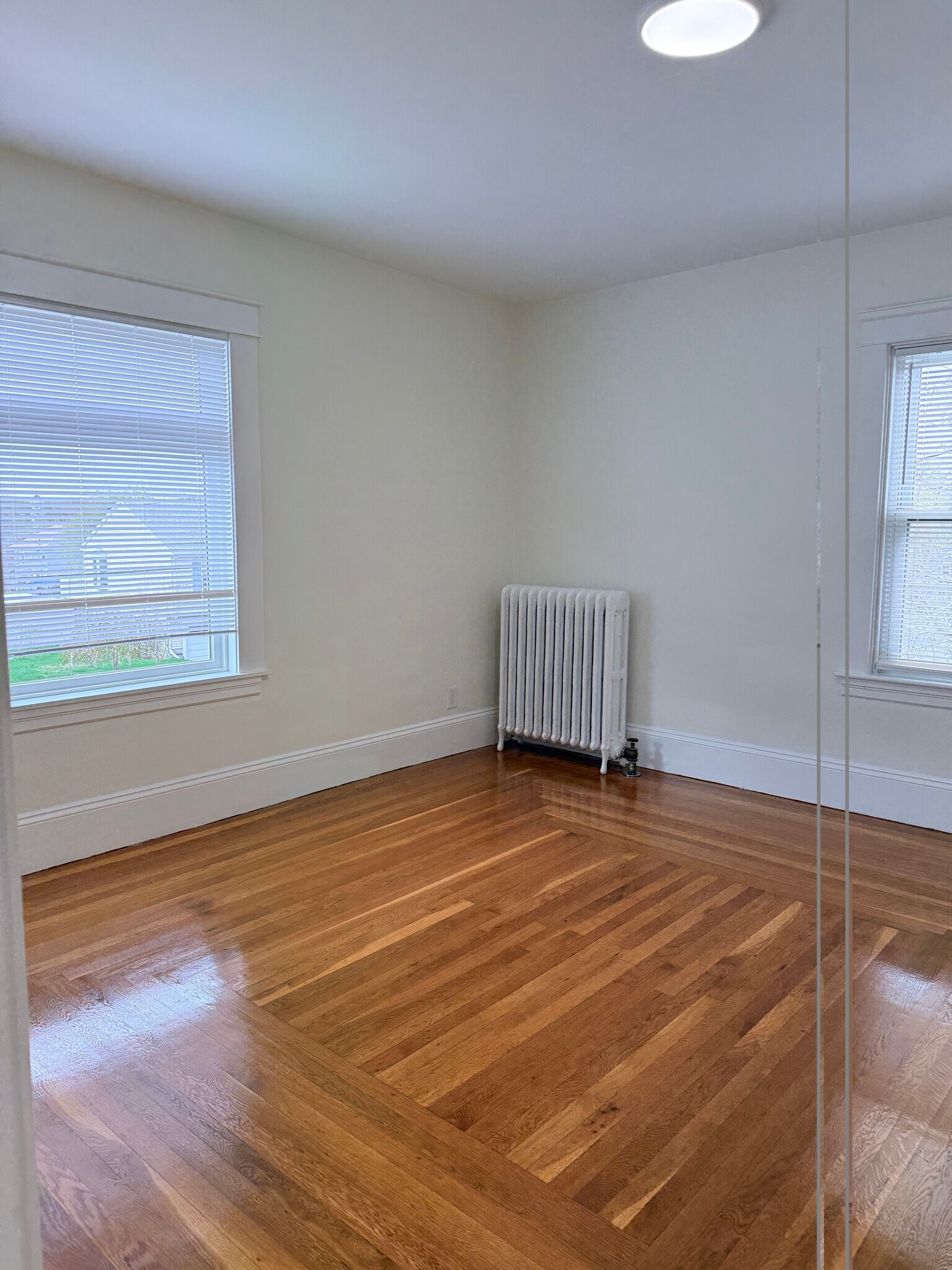 Living room - 90 Spruce St