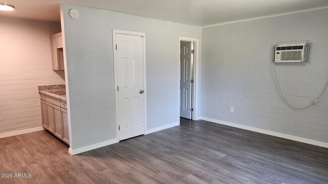 Building Photo - 2645 W Morten Ave