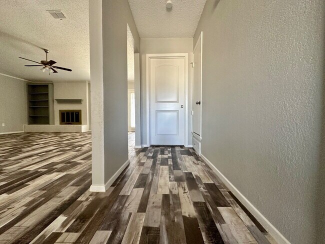 Building Photo - Updated 4 Bedroom Home w/ Gorgeous Floors