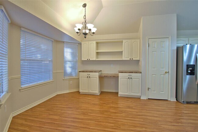 Building Photo - 101 Pecan Vista Ln