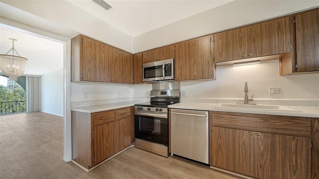 Building Photo - 301 S Gulfstream Ave