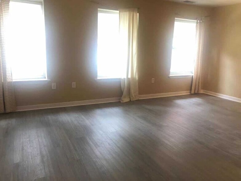 Building Photo - 735 Walnut St