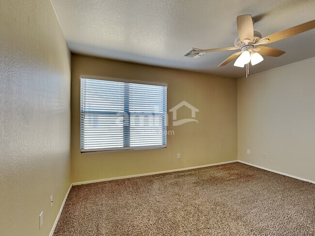 Building Photo - 10778 W Louise Dr