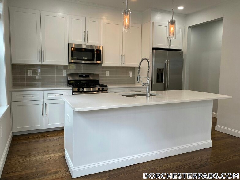 Building Photo - 757 Washington St