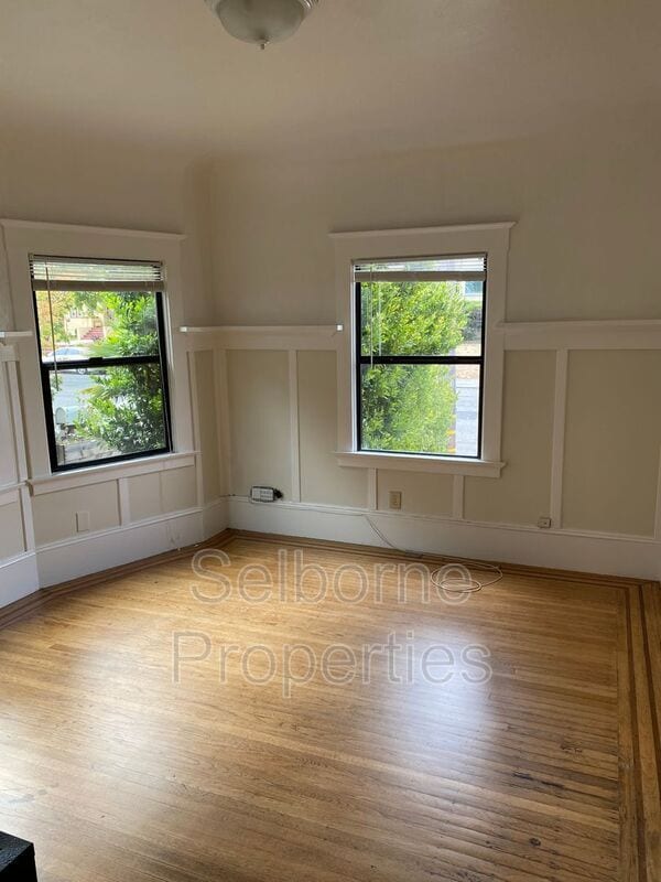 Building Photo - 754 55th St