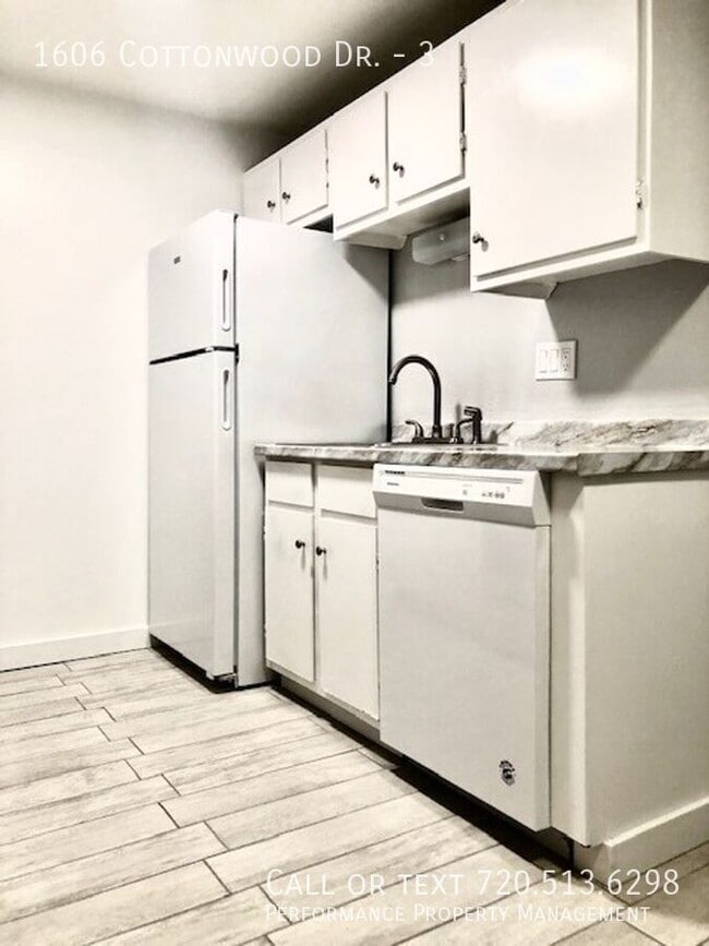 Building Photo - 1606 Cottonwood Dr