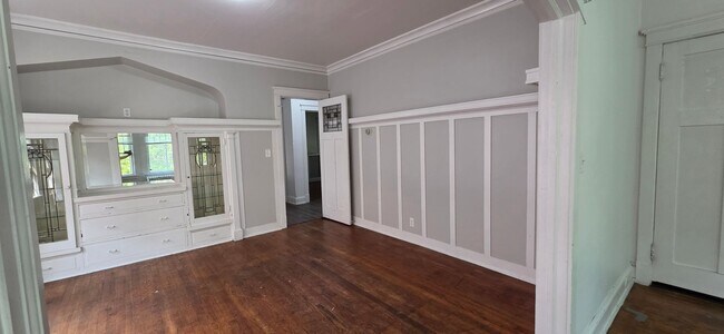 Building Photo - 3059 N Frederick Ave