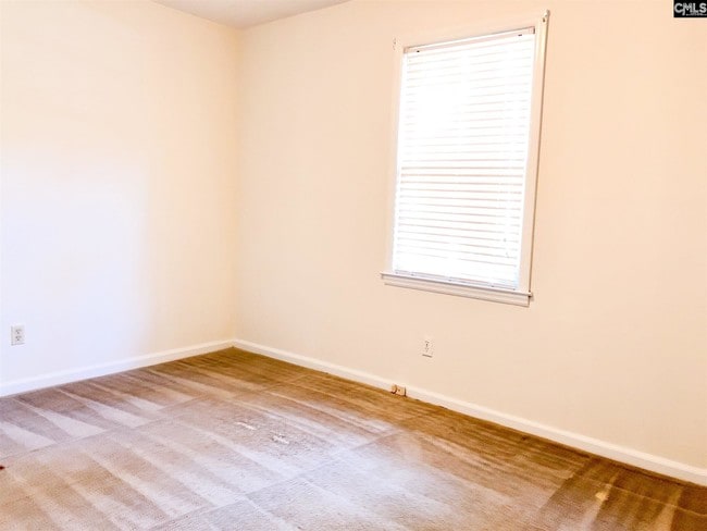 Building Photo - 225 Stirlington Rd