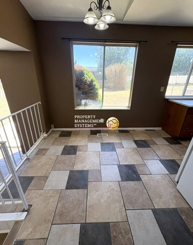 Building Photo - 3 Bedroom Home in Kearns