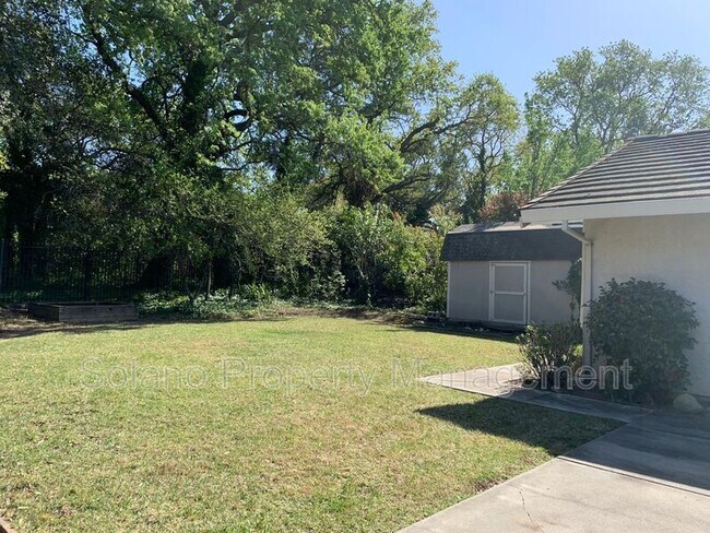 Building Photo - 236 Cheyenne Dr