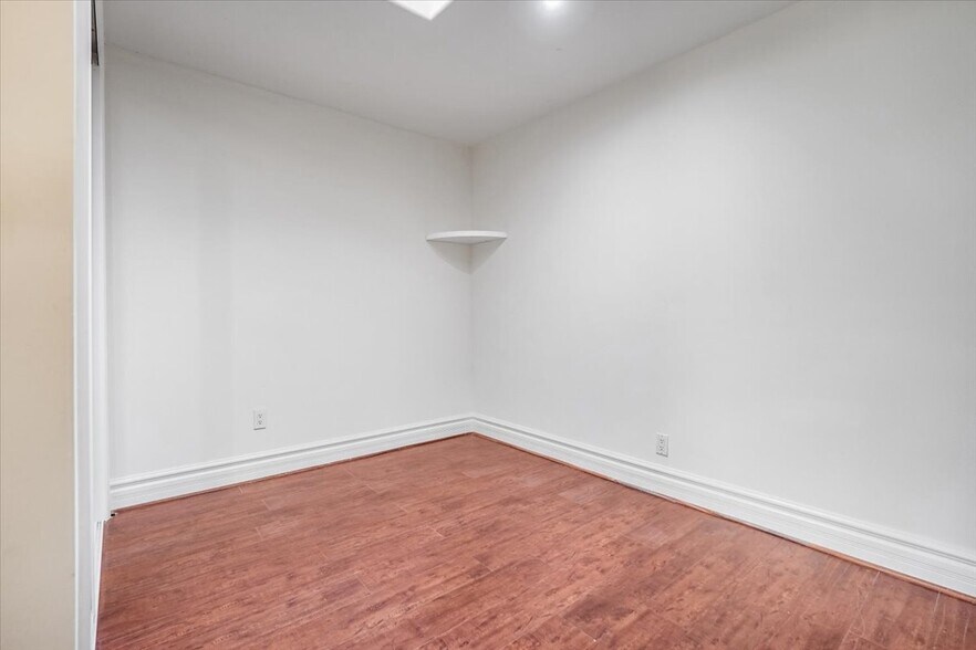 Building Photo - 114 S Layton Dr