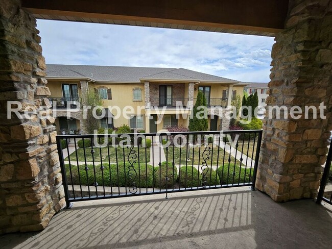 Building Photo - 950 N 940 W