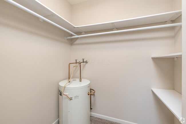 Building Photo - 2 Rockcreek Dr