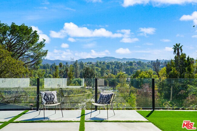 Building Photo - 4670 Brewster Dr