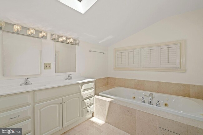Building Photo - 1241 30th St NW
