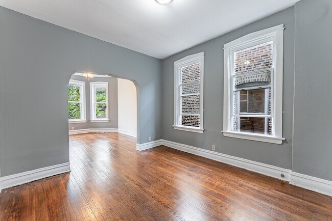 Building Photo - 1426 S Avers Ave