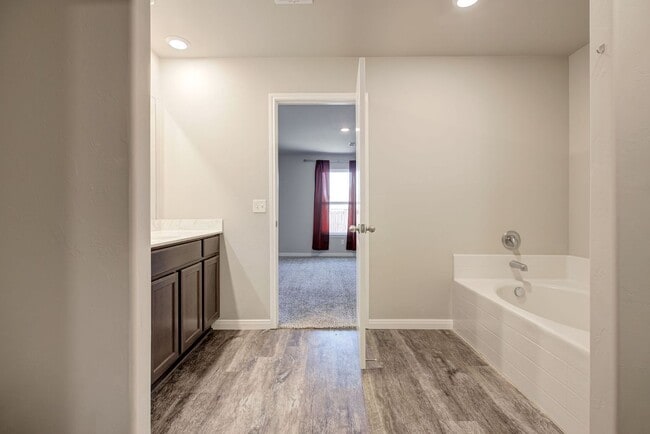 Building Photo - $500 Off the First Full Months Rent!!