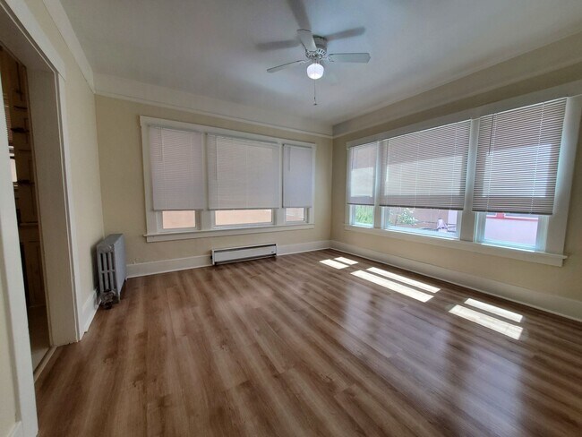 Building Photo - 442 8th St