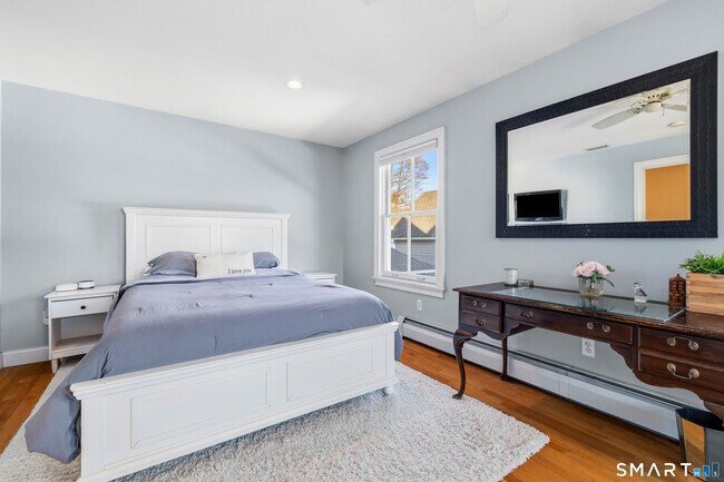 Building Photo - 5 Middle Beach Rd