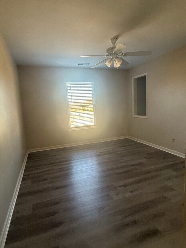 Building Photo - 481 Glenogle Ln